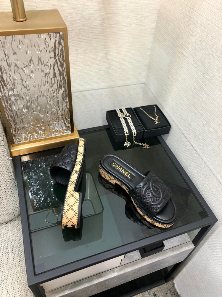 Chanel slipper