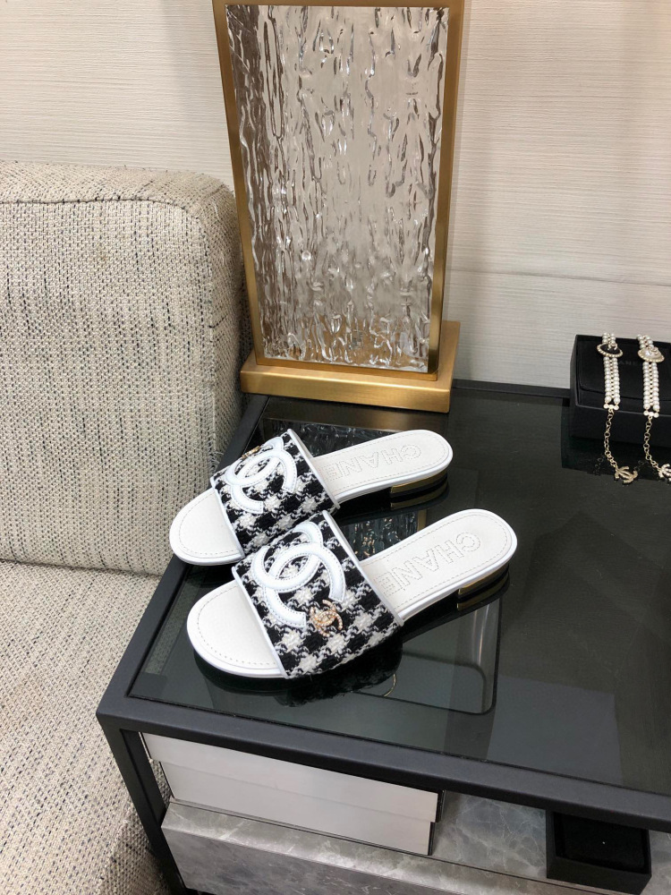 Chanel slipper
