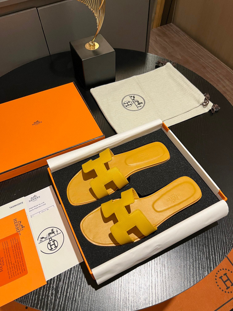 Hermes flat slippers