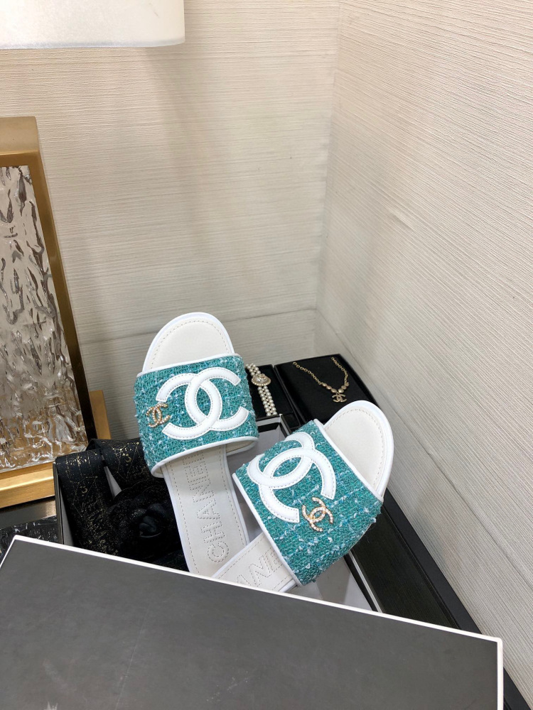 Chanel slipper
