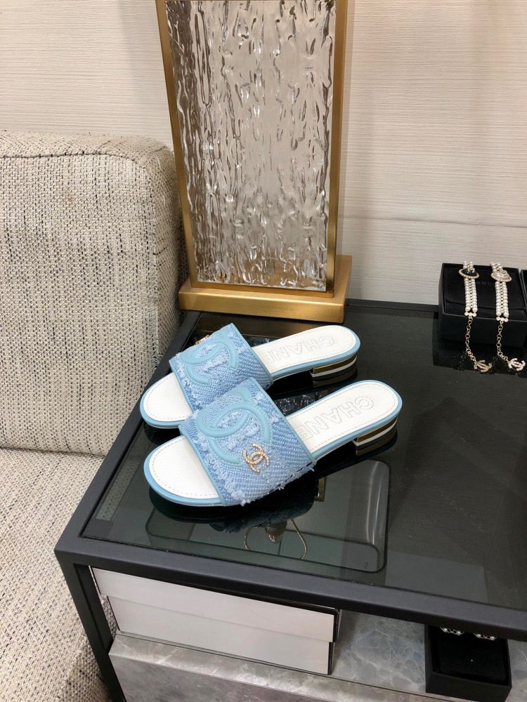 Chanel slipper