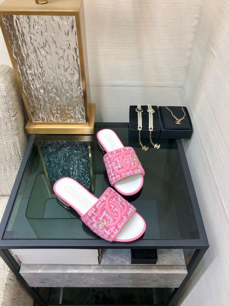 Chanel slipper