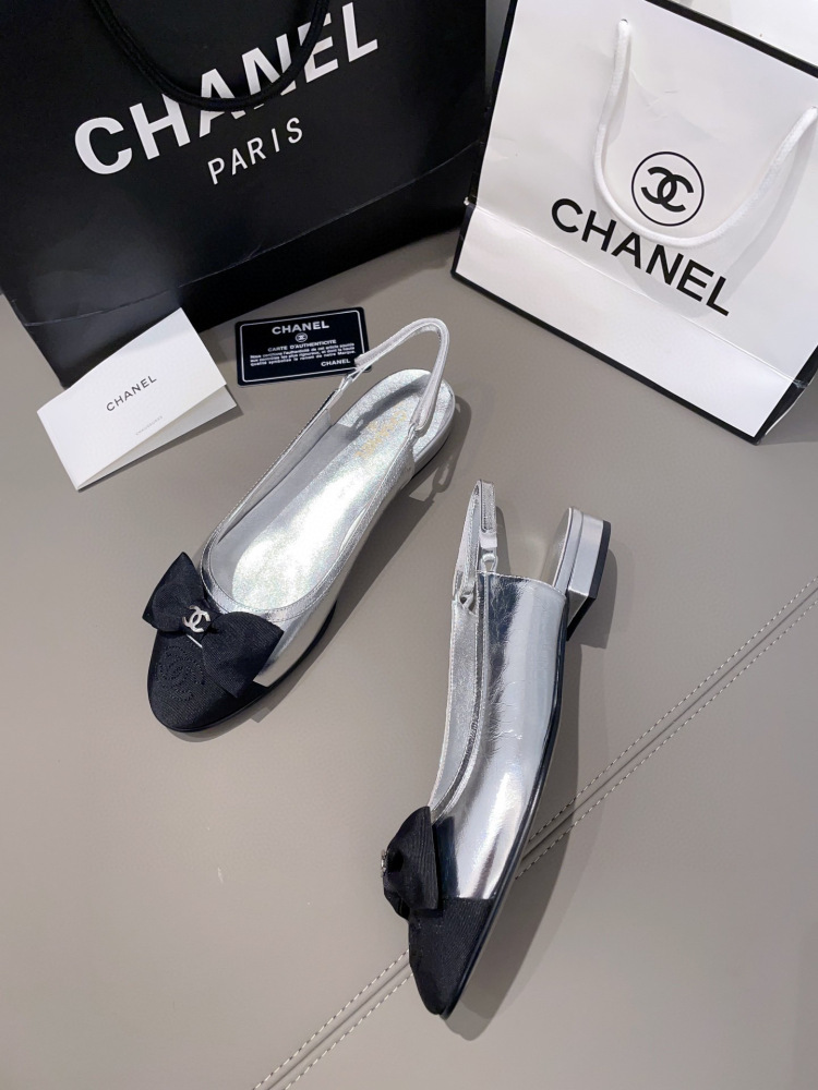 Chanel 24c flat sandals