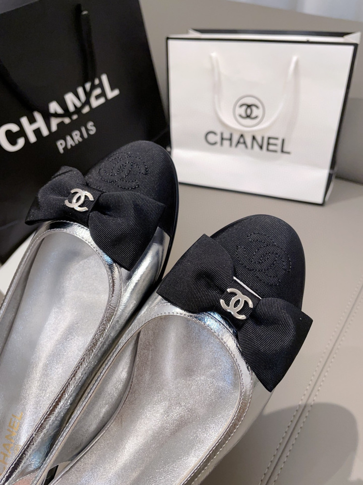 Chanel 24c flat sandals