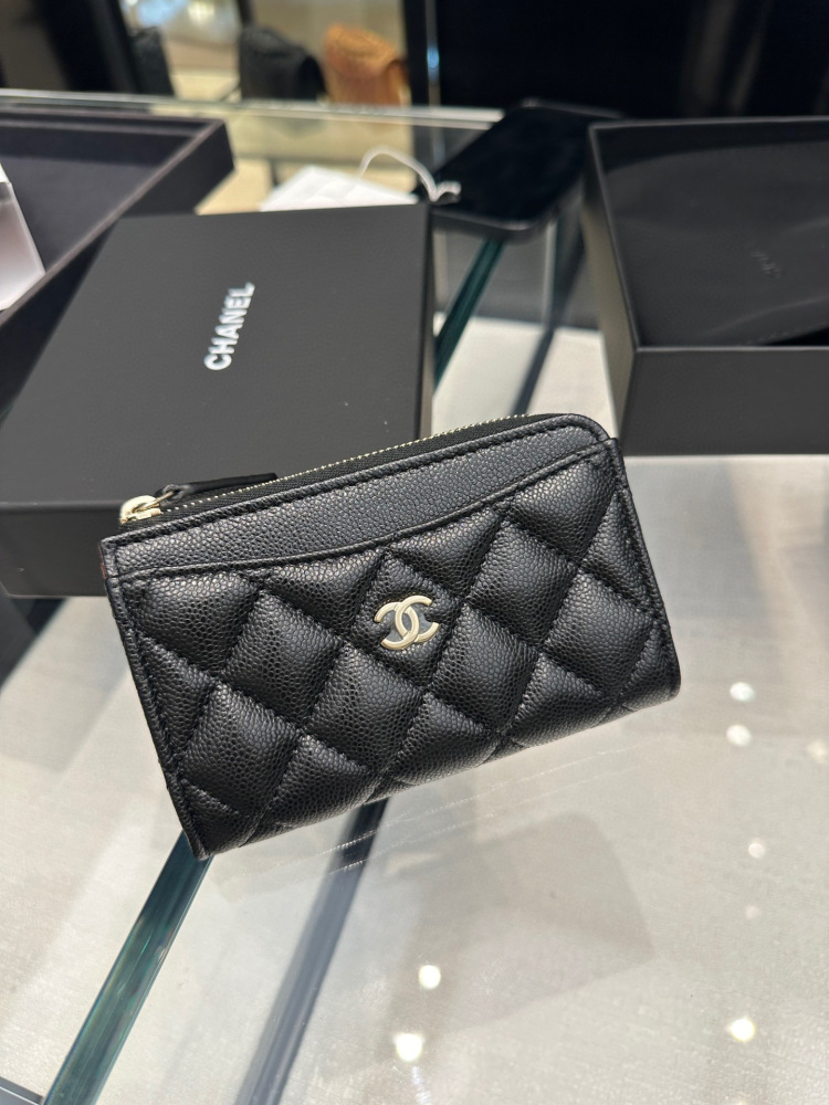(cc) Chanel card holder