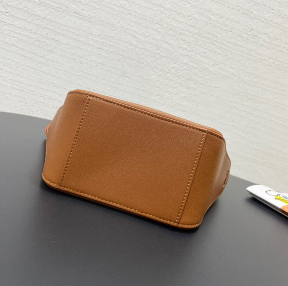 Loewe Hammock Hobo