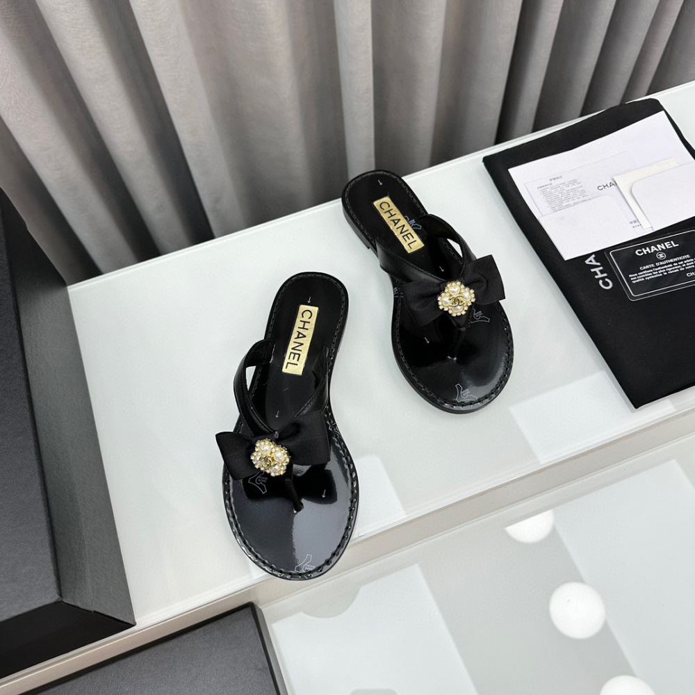 Chanel flat slipper