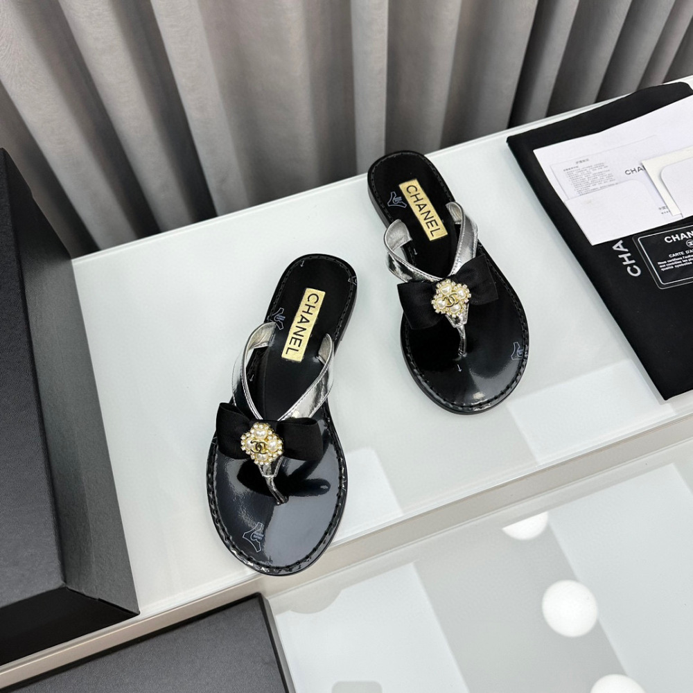 Chanel flat slipper