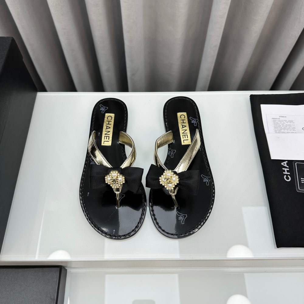 Chanel flat slipper