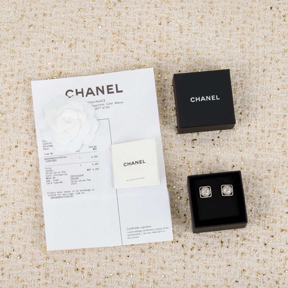 Chanel earring