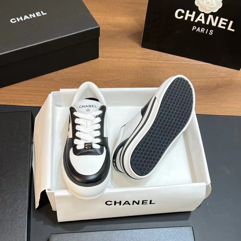 Chanel sneaker