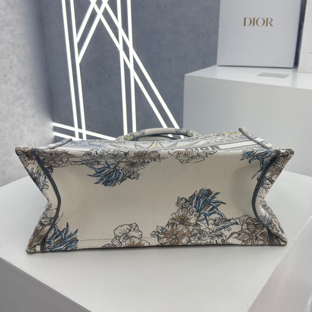 Dior book tote medium
