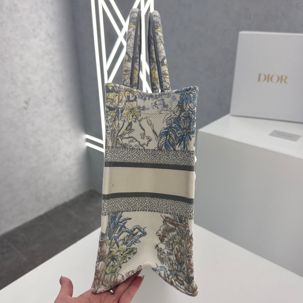 Dior book tote medium