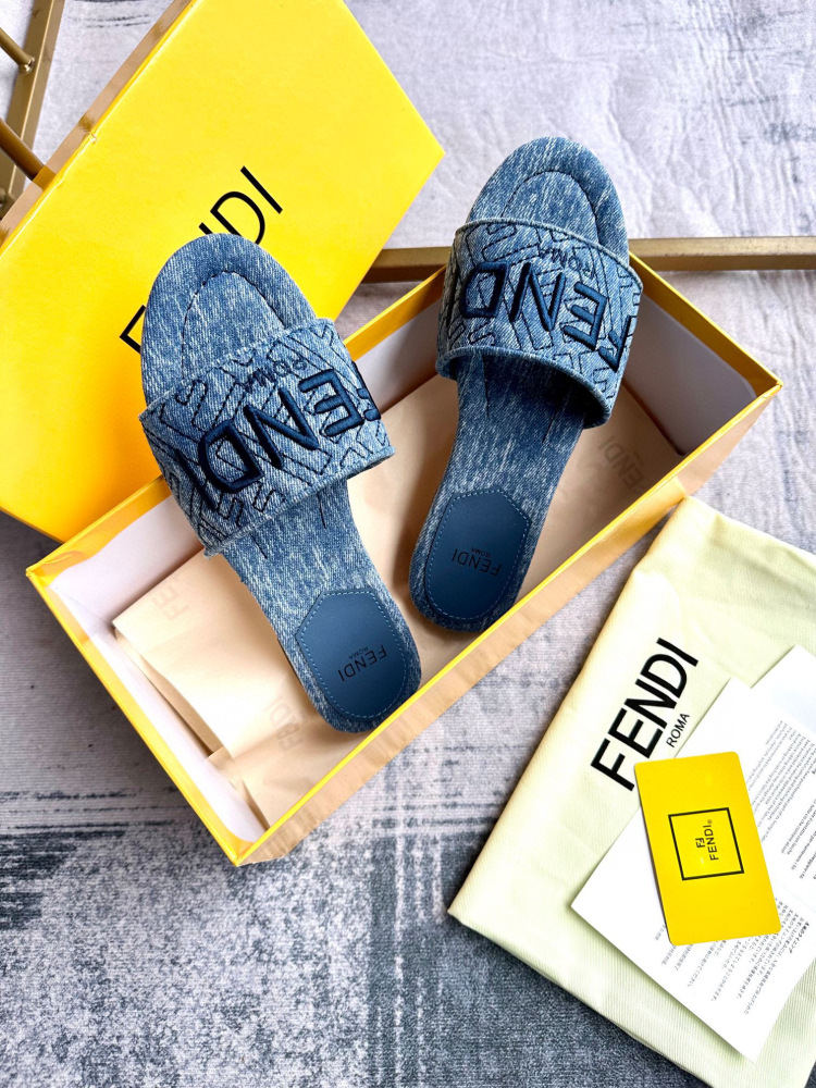 Fendi slipper