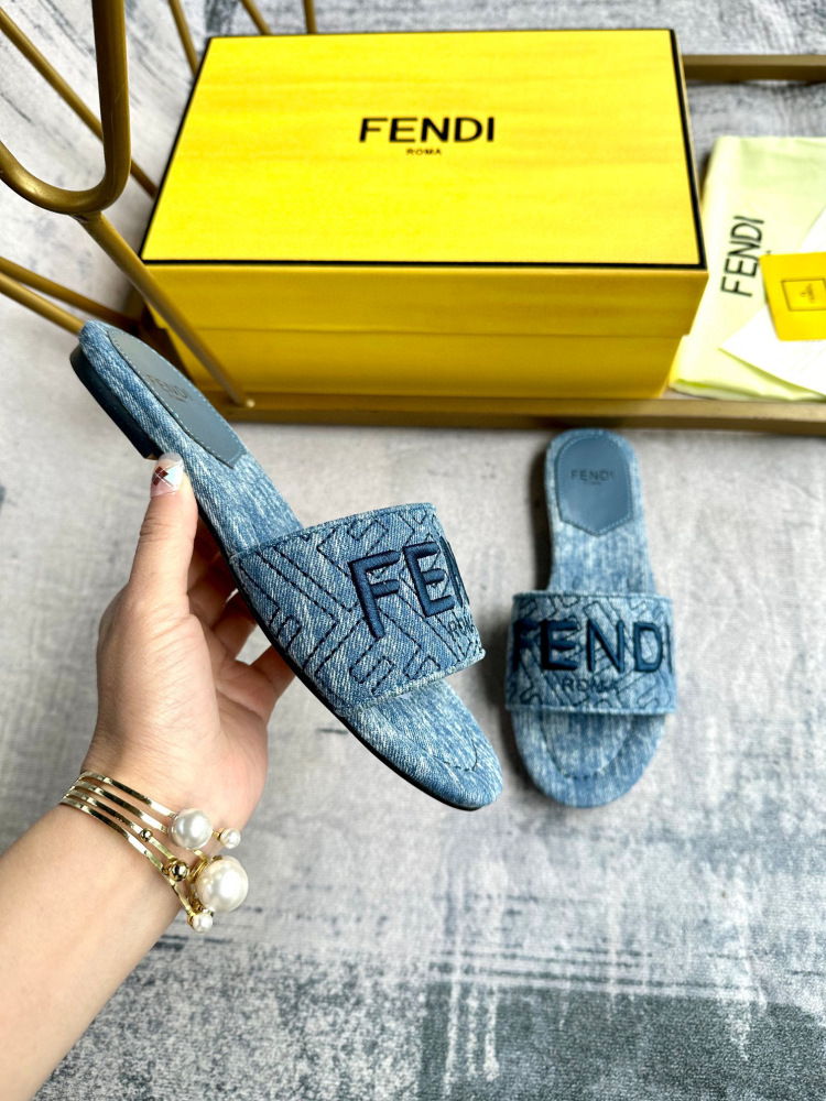 Fendi slipper