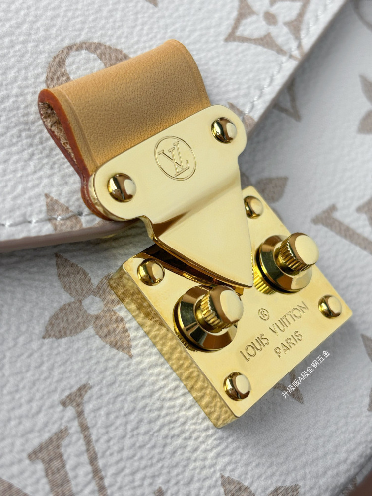 (MB) LV pochette metis east west
