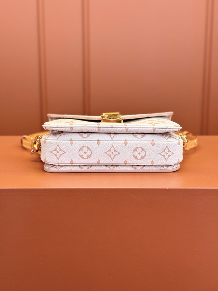 (MB) LV pochette metis east west