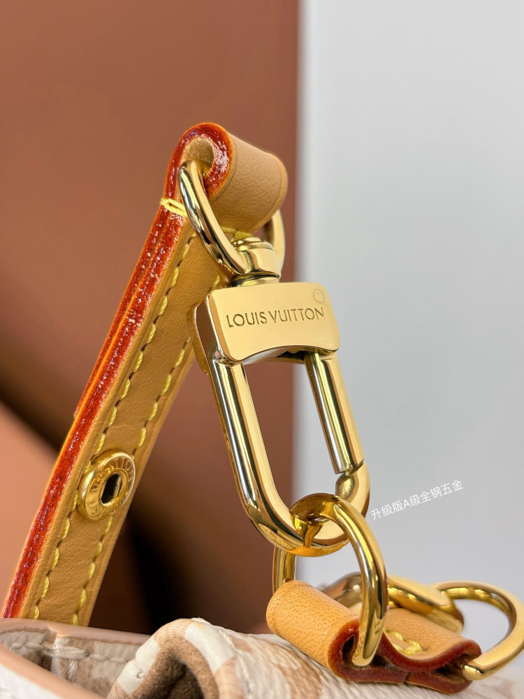 (MB) LV pochette metis east west