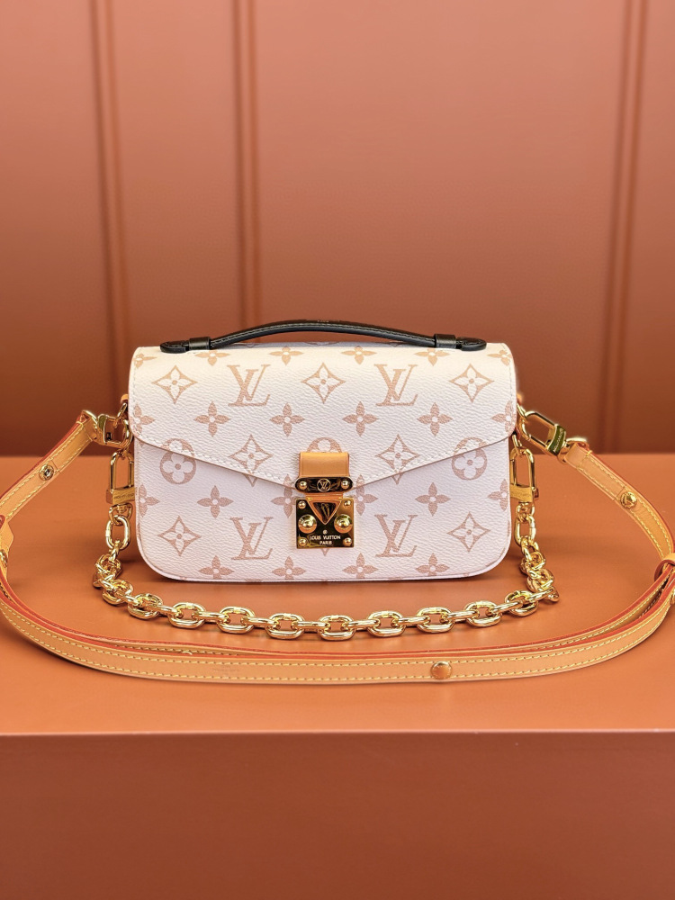 (MB) LV pochette metis east west
