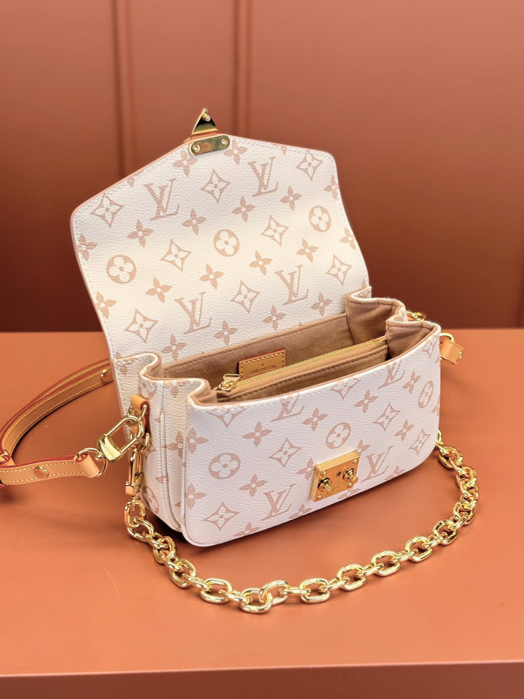 (MB) LV pochette metis east west