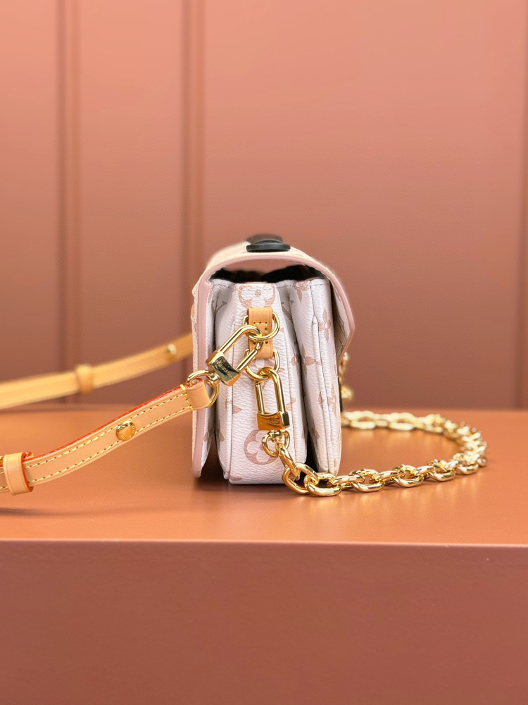 (MB) LV pochette metis east west