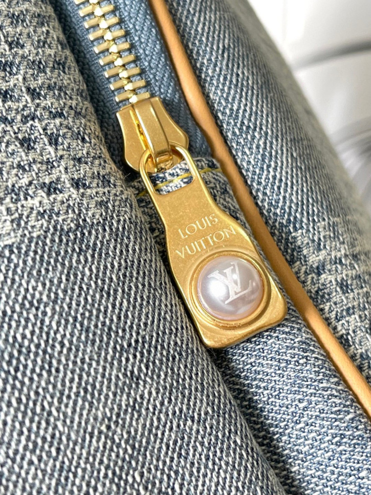 (MB) LV backpack