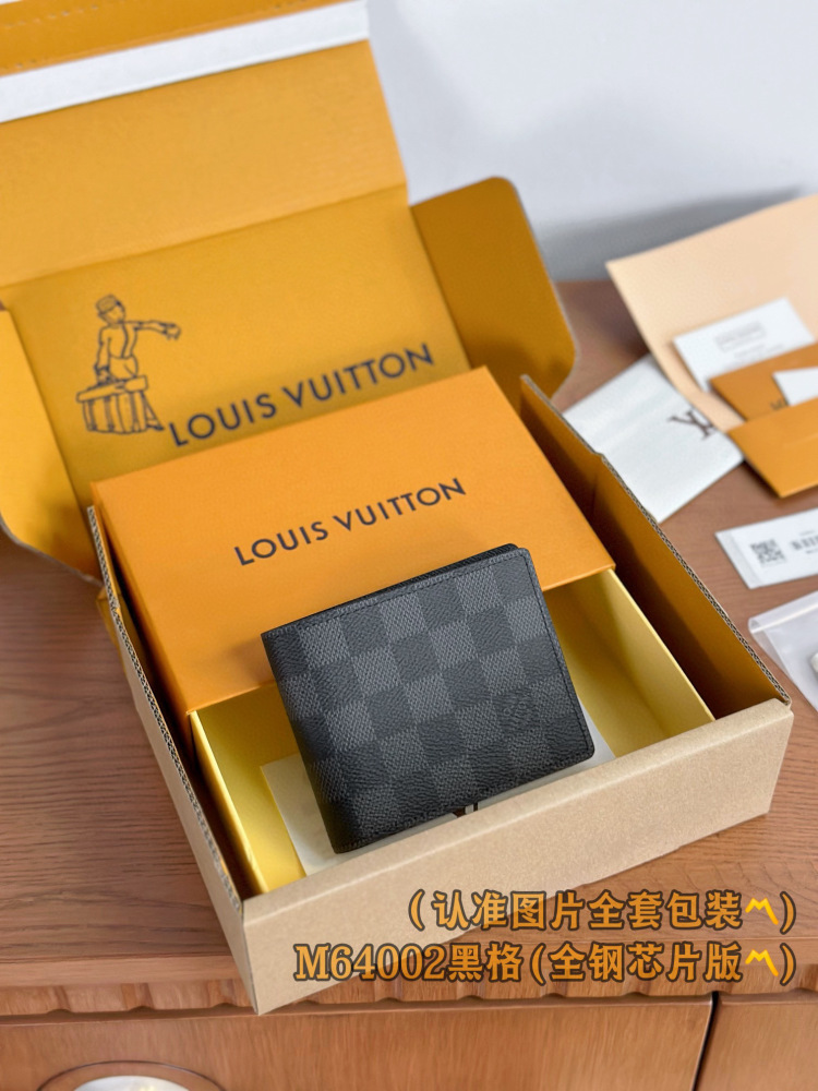 LV Men wallet (M64002）