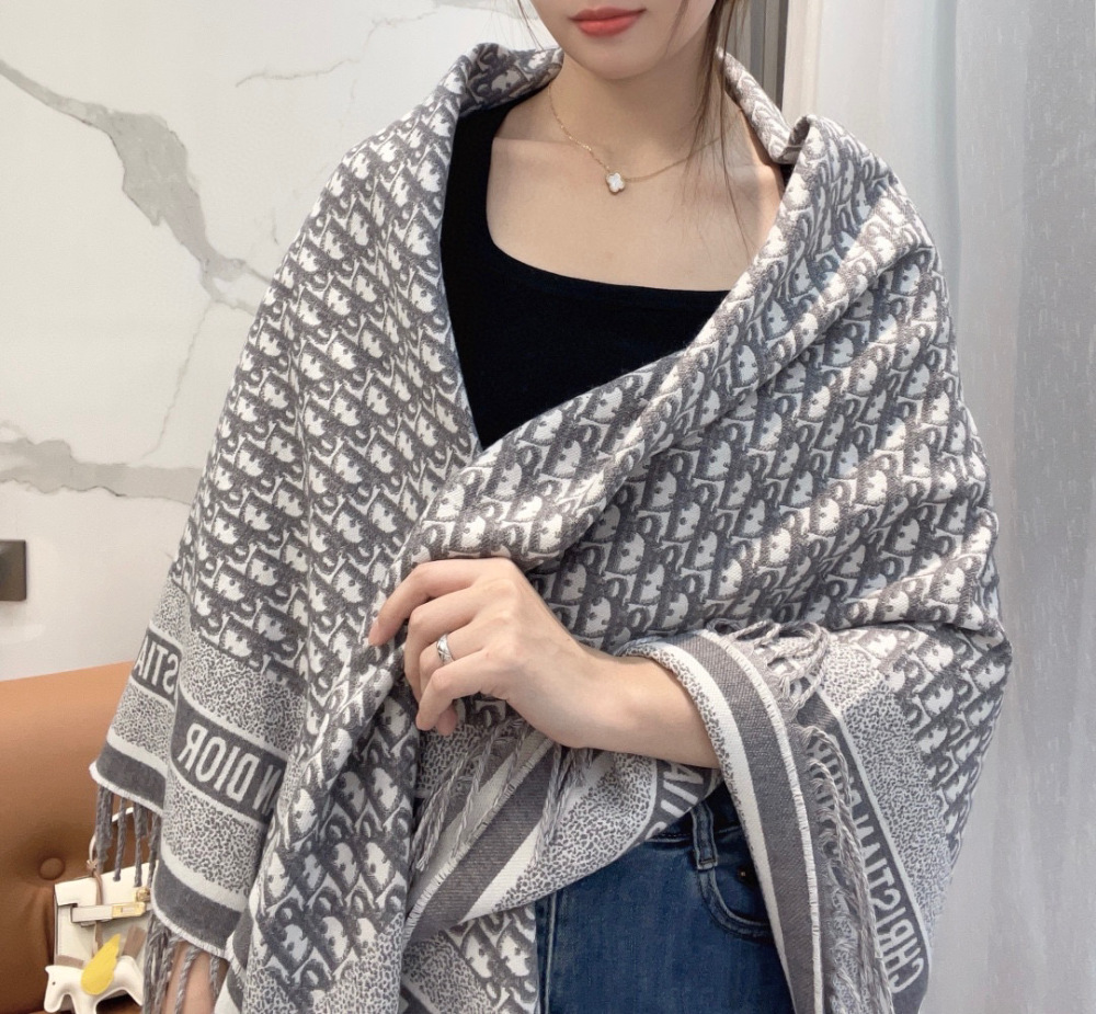 Top grade Dior shawls
