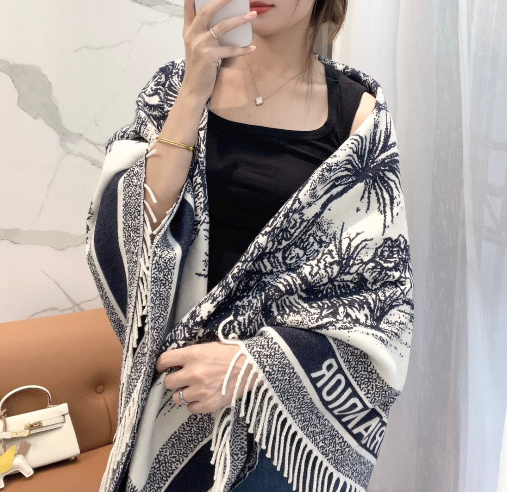 Top grade Dior shawls