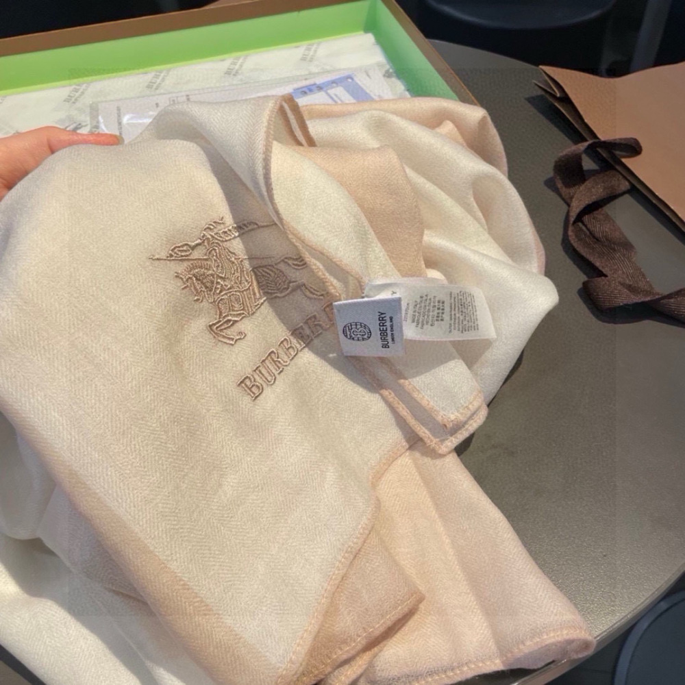 Top grade Burberry scarf