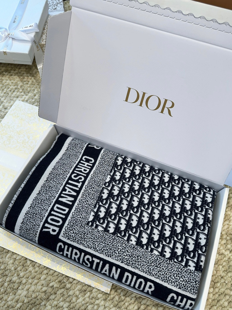 Top grade Dior shawls