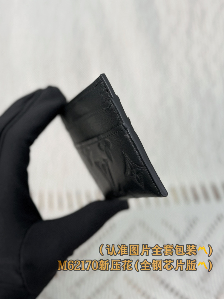 LV Card holder M62170