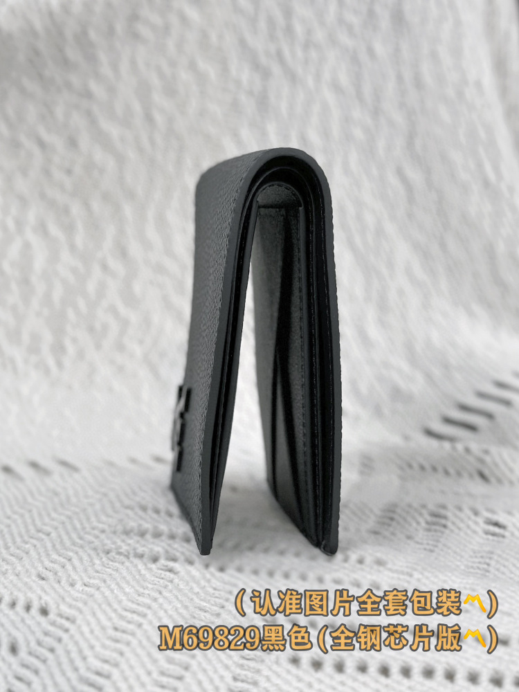 LV wallet M69829