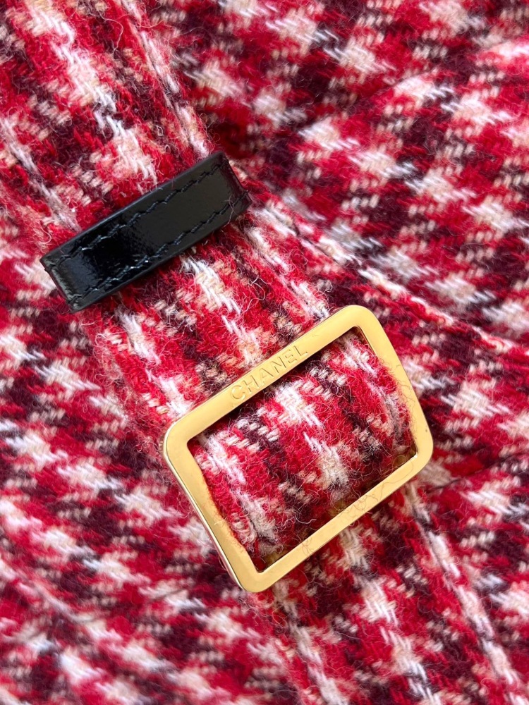 (cc) Chanel 24N ski bag