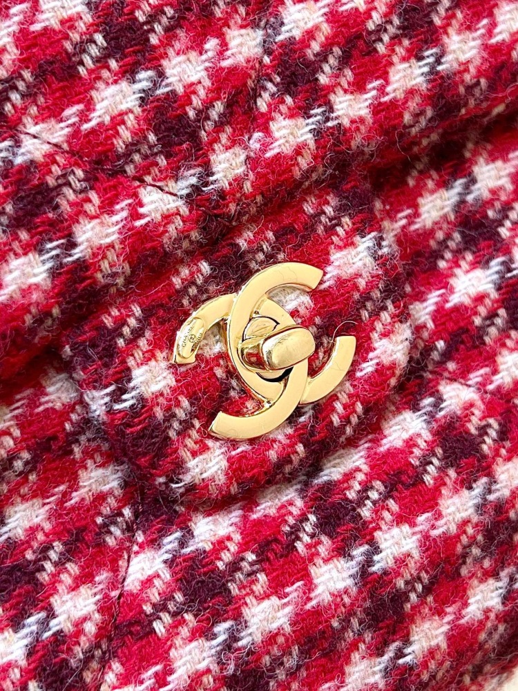 (cc) Chanel 24N ski bag