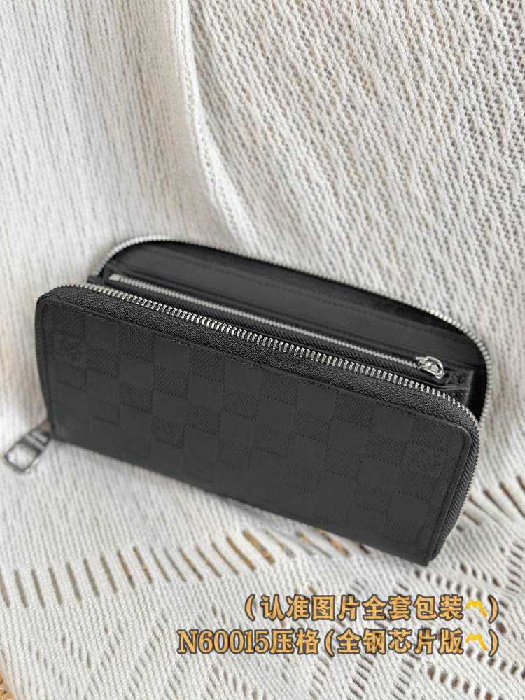 LV wallet M60015