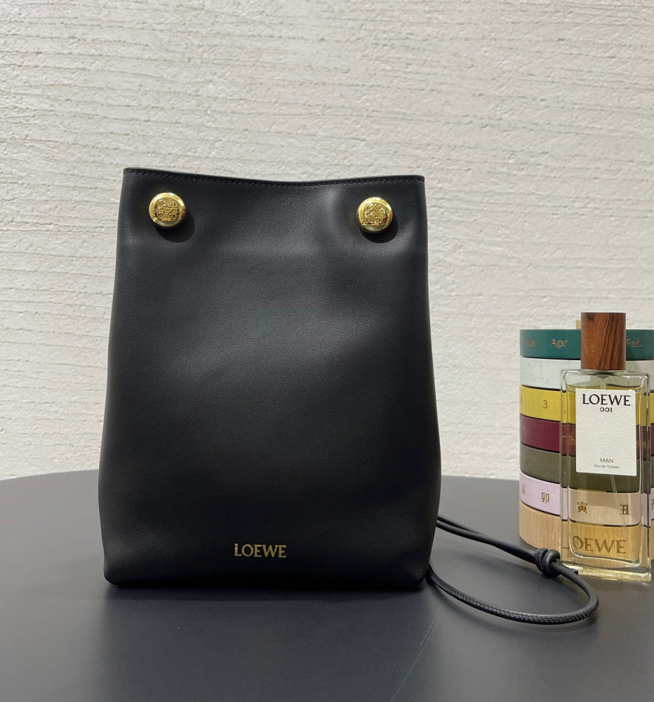 Loewe Pebble pouch