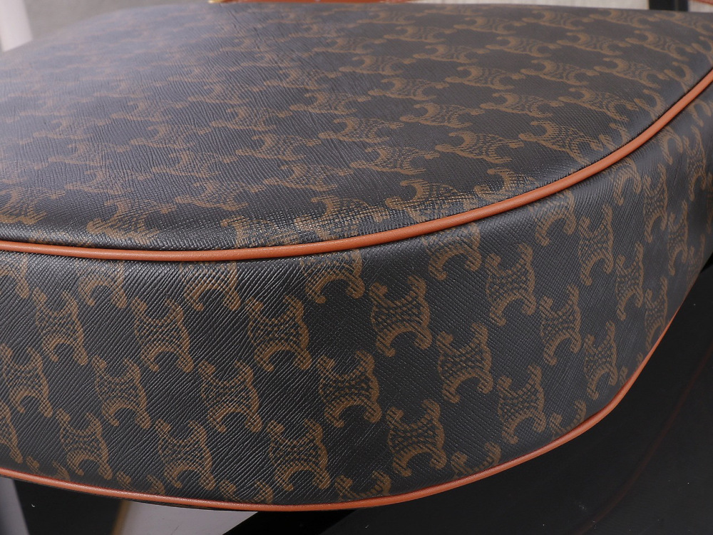 Celine Heloise medium