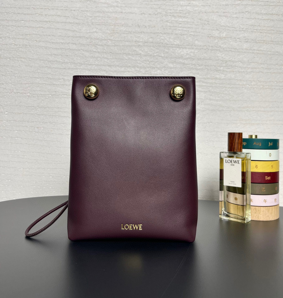 Loewe Pebble pouch