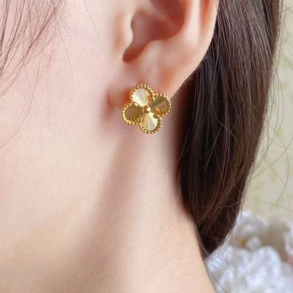 Vca vintage alhambra earrings