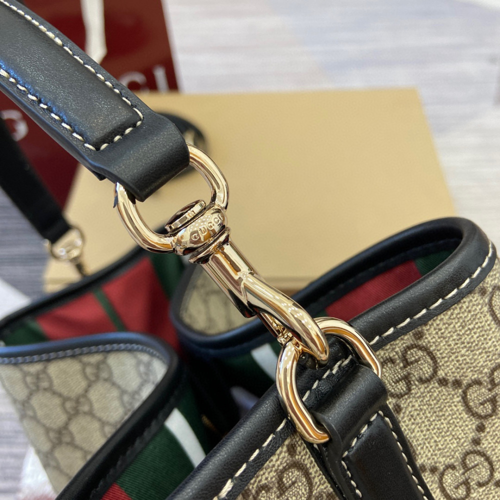 Gucci Bmblem bucket large
