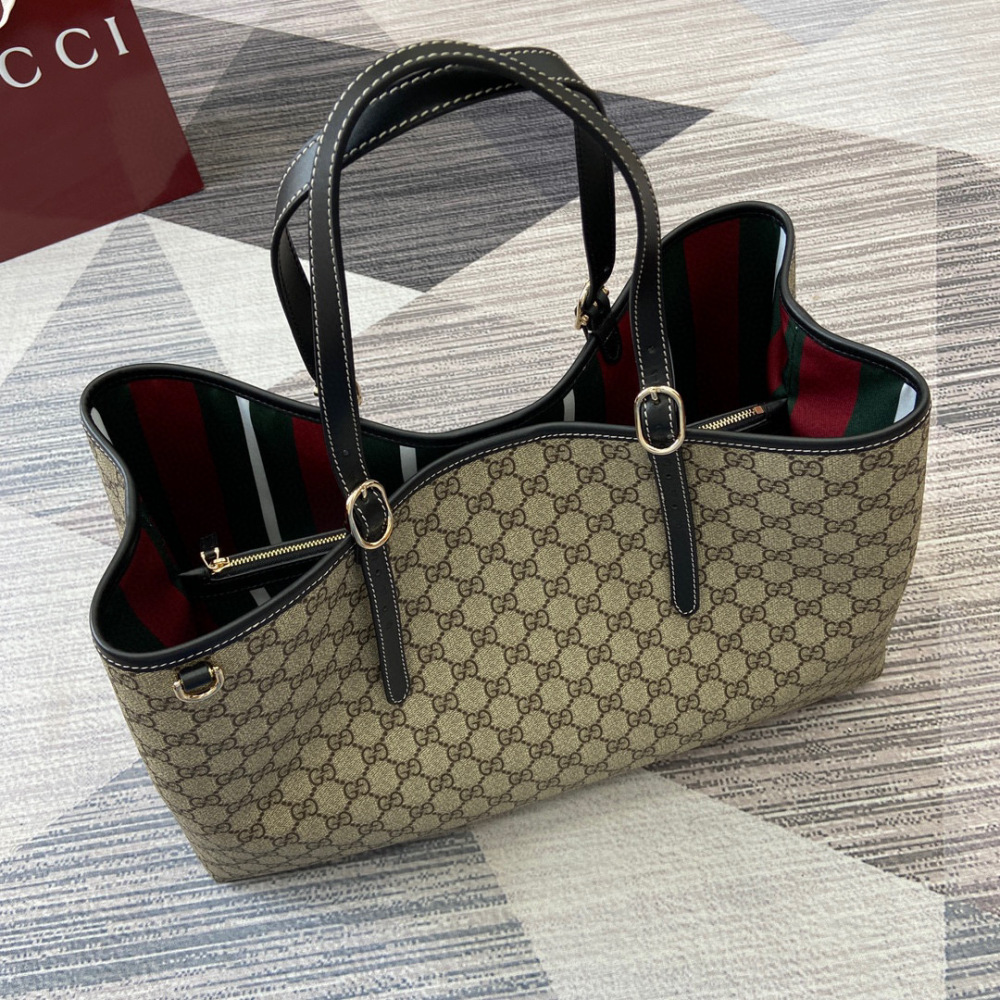Gucci Emblem Large tote bag