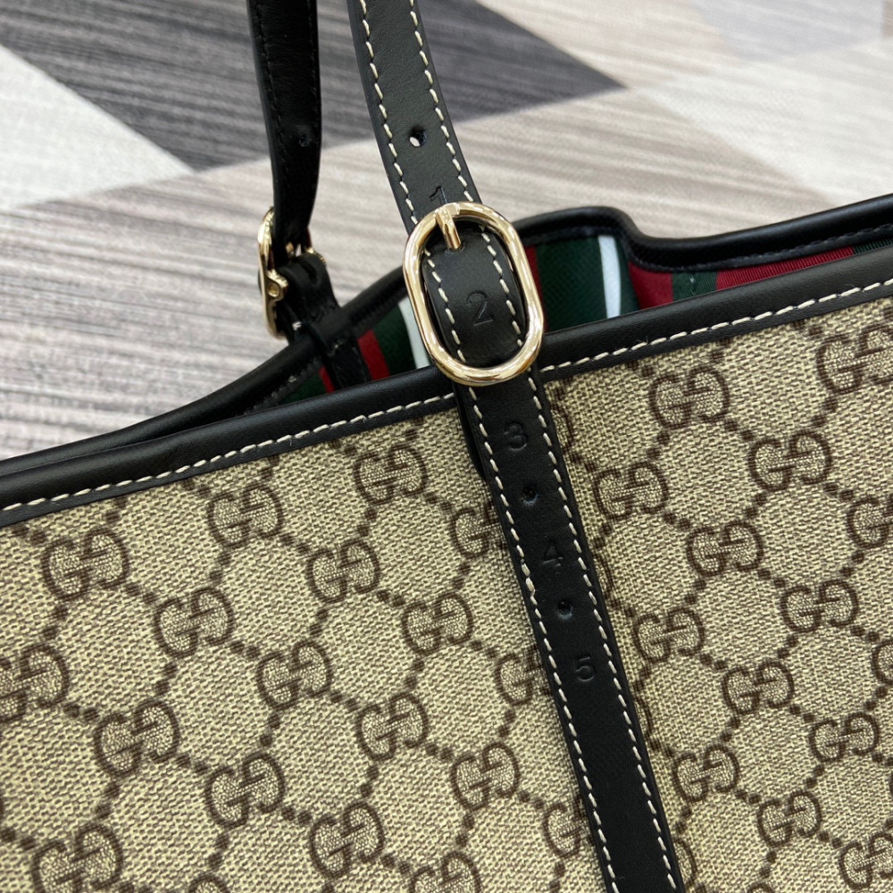 Gucci Emblem Large tote bag
