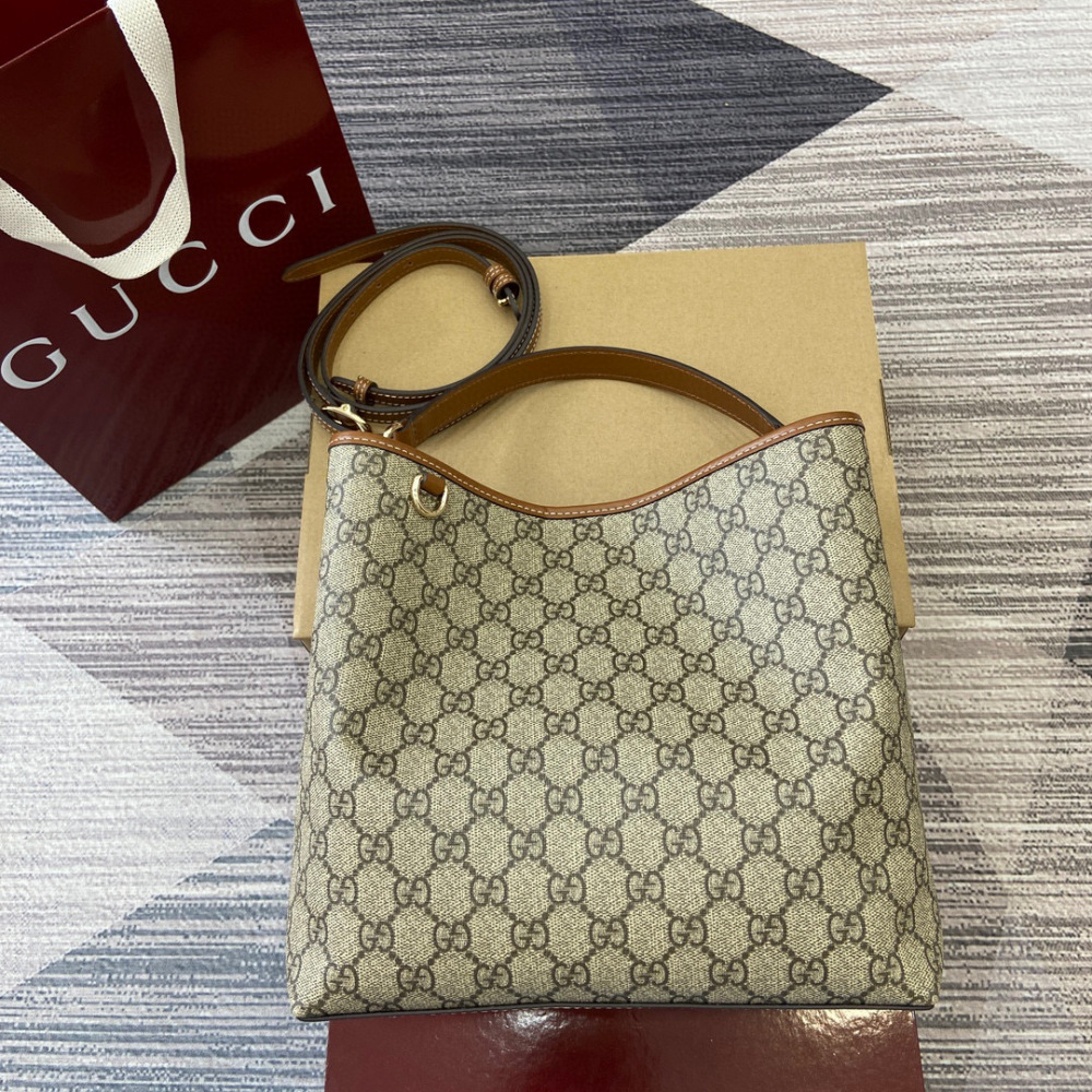Gucci Bmblem bucket large