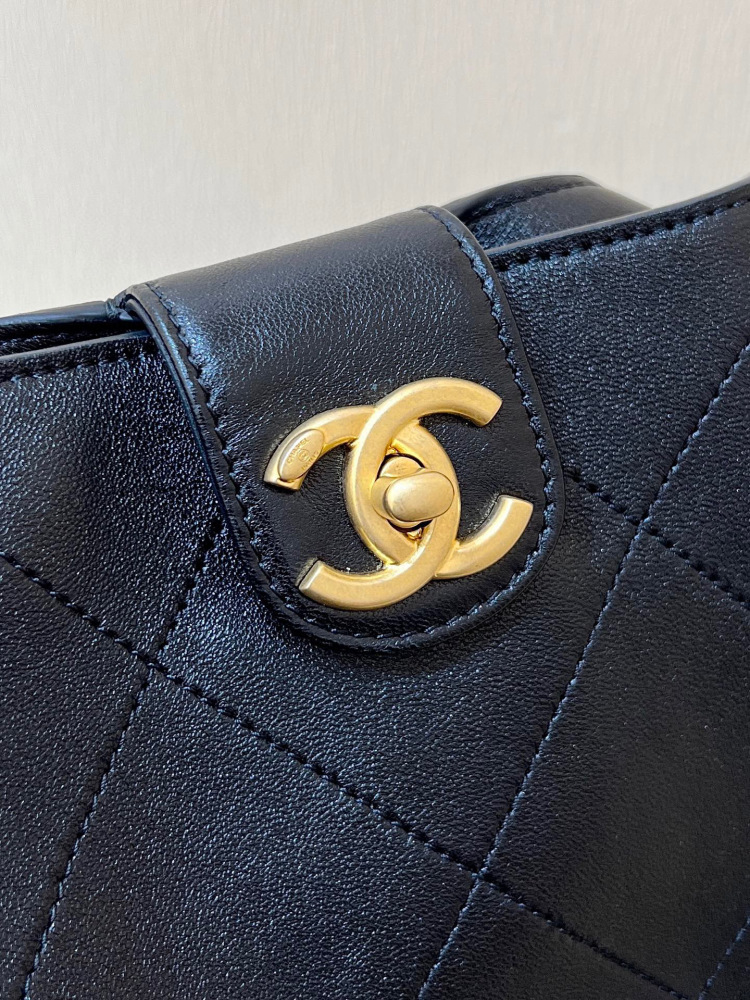 (cc) Chanel 25p Hobo medium