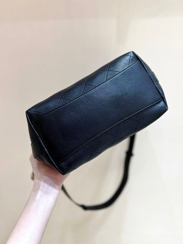 (cc) Chanel 25p bucket