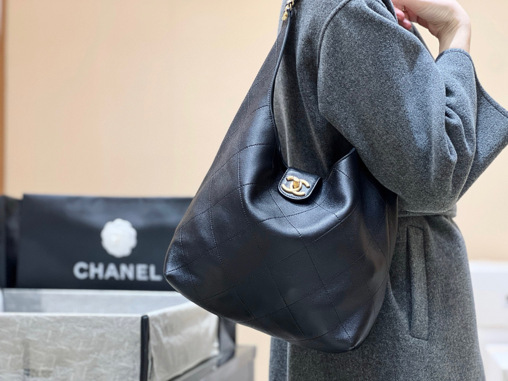 (cc) Chanel 25p Hobo medium