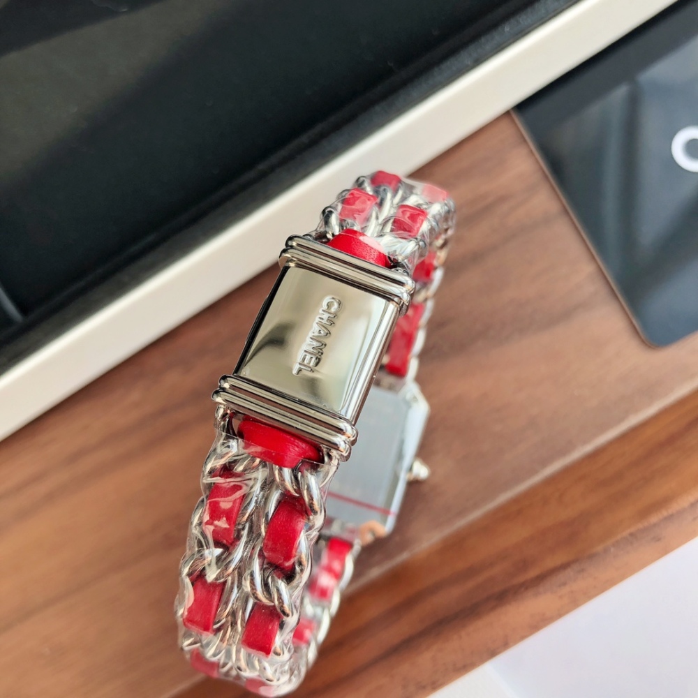 CHANEL PREMIÈRE ROCK