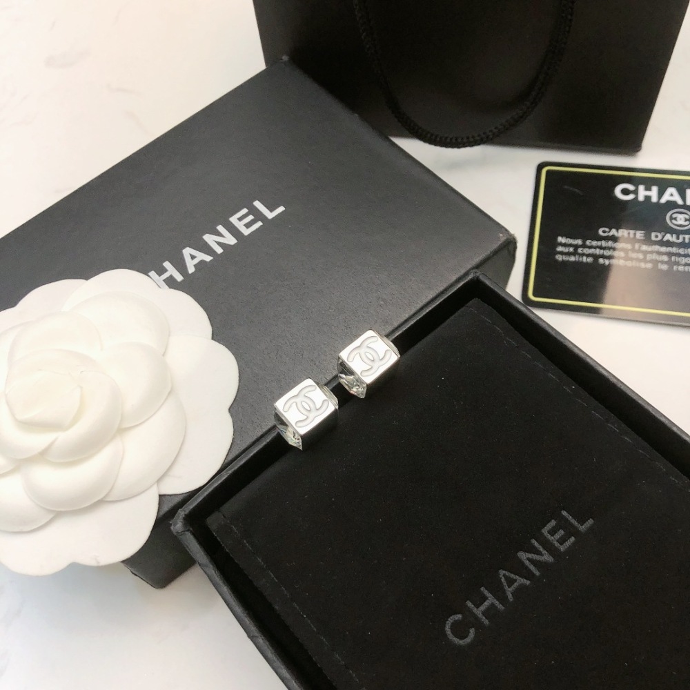 Chanel 25C Earring