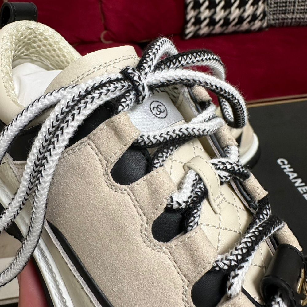 Chanel snecker